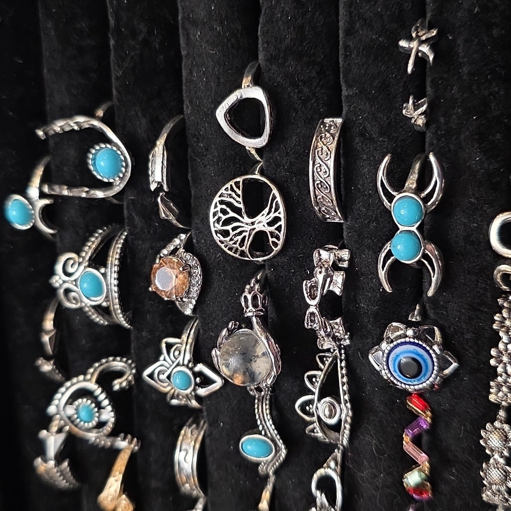 Lot of 30pcs fashion rings - Picture 3 of 3